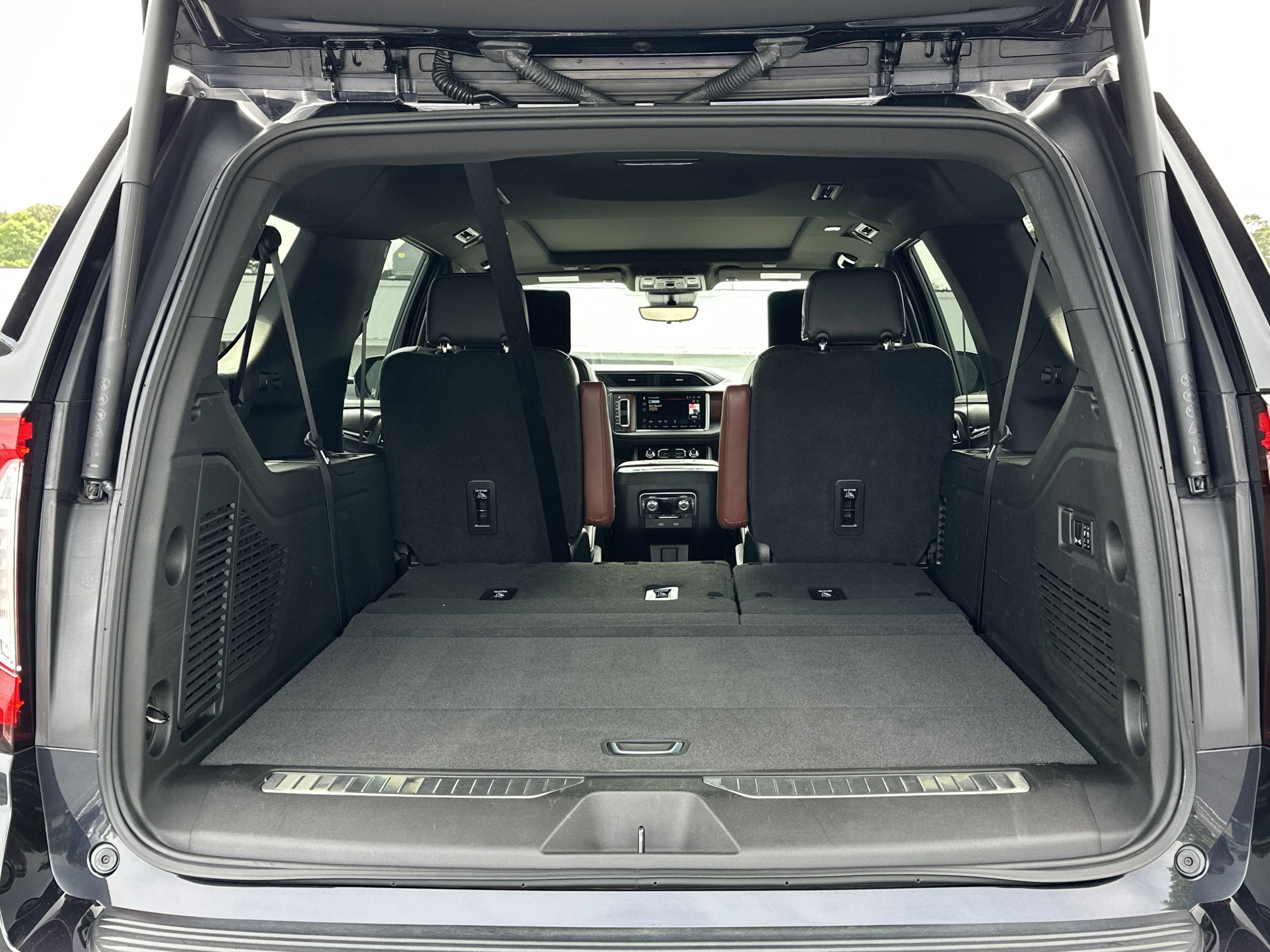 Used 2023 GMC Yukon XL Denali Ultimate w/ LPO, Floor Liner Package AWD/4WD image 14