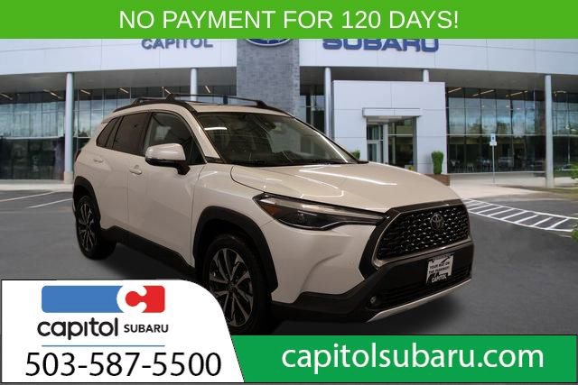 Used 2022 Toyota Corolla Cross XLE image 1