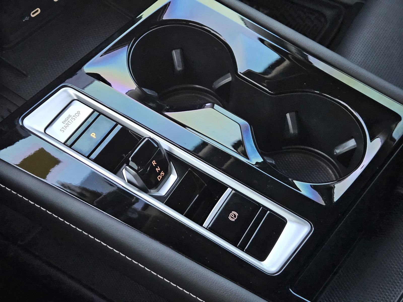 Used 2025 Volkswagen Atlas SEL Premium R-Line image 23