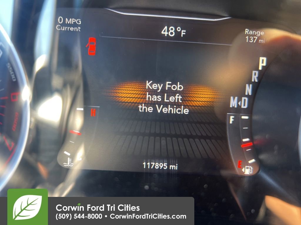 Used 2015 Dodge Challenger R/T Scat Pack w/ Leather Interior Group RWD image 4