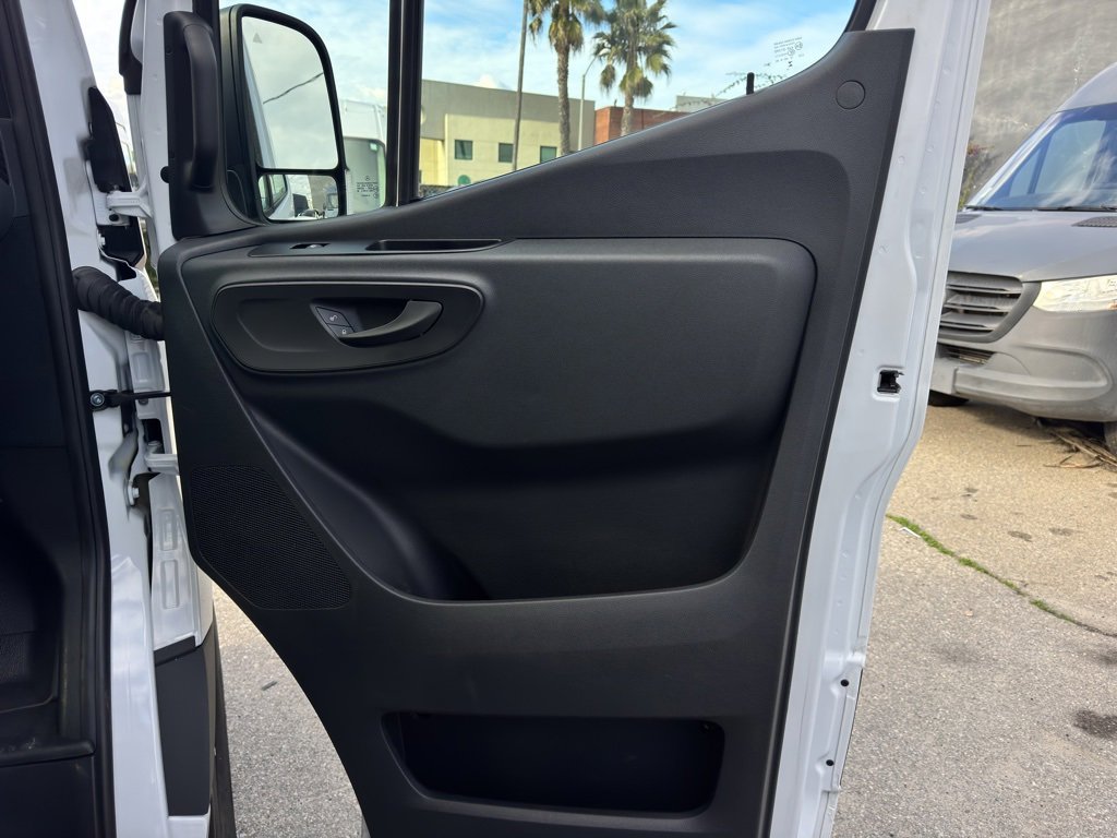 Used 2024 Mercedes-Benz Sprinter 2500 image 25