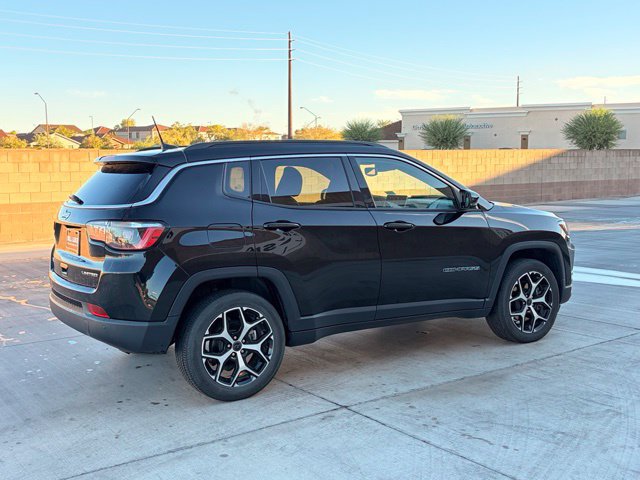 Used 2025 Jeep Compass Limited AWD/4WD image 8