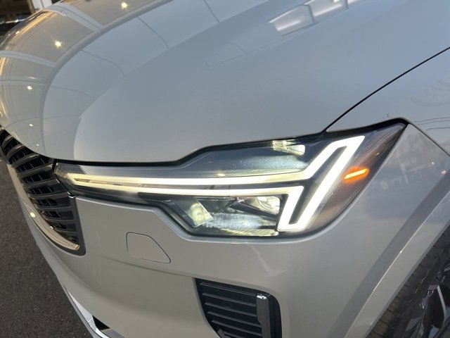 Certified 2025 Volvo XC90 B6 Plus image 8