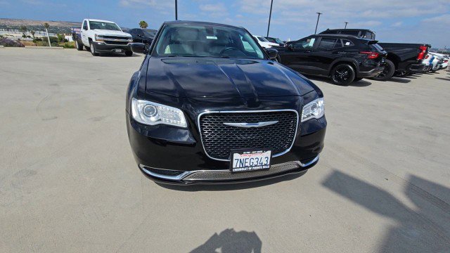 Used 2015 Chrysler 300 Limited RWD image 3