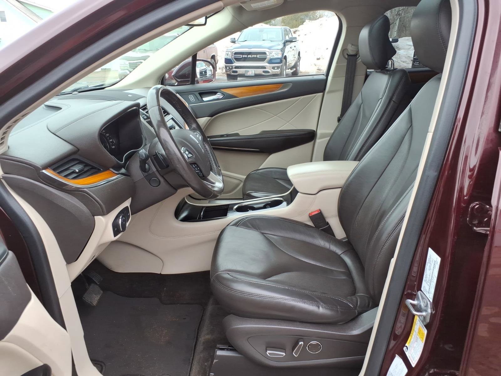 Used 2019 Lincoln MKC Select w/ Vista Value Package image 10