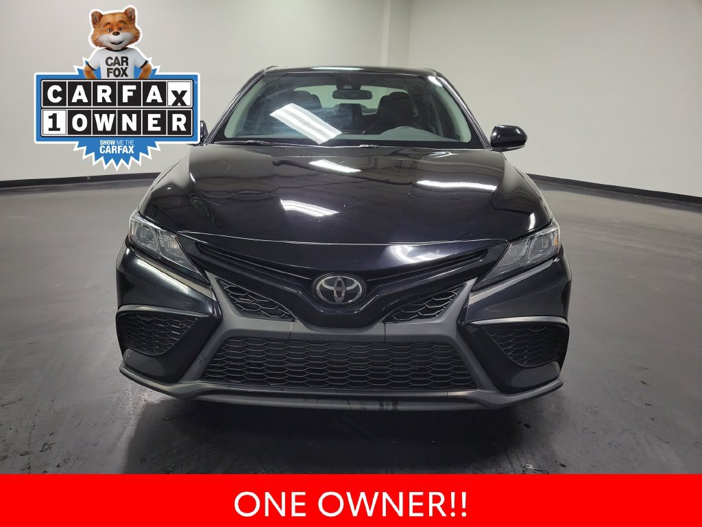 Used 2024 Toyota Camry SE w/ Cold Weather Package FWD image 3
