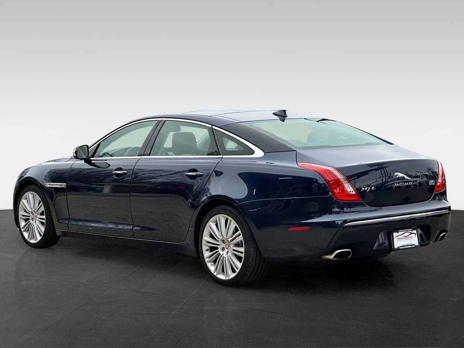 Used 2015 Jaguar XJ L Portfolio image 5