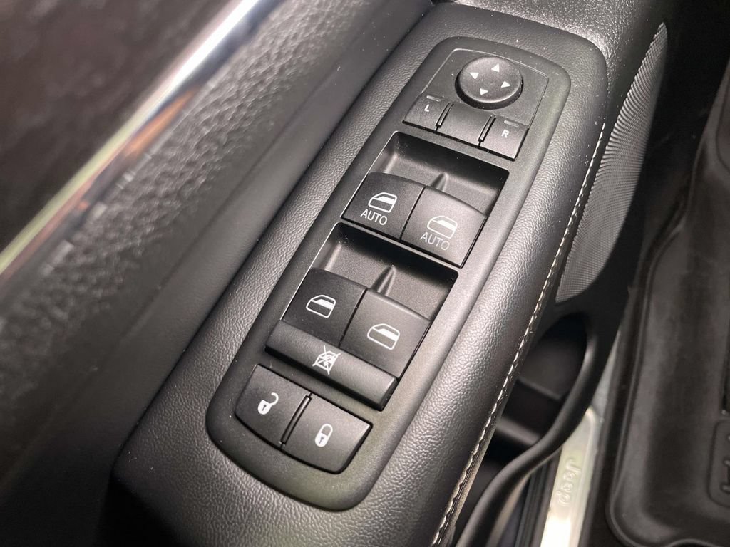 Used 2014 Jeep Grand Cherokee Limited AWD/4WD image 34
