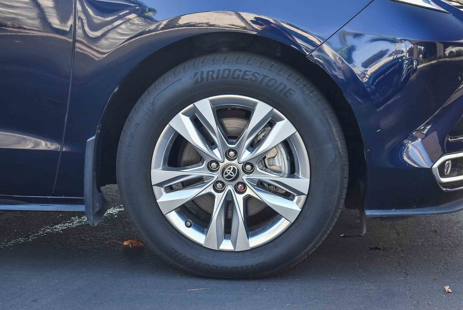 Used 2023 Toyota Sienna Limited image 9