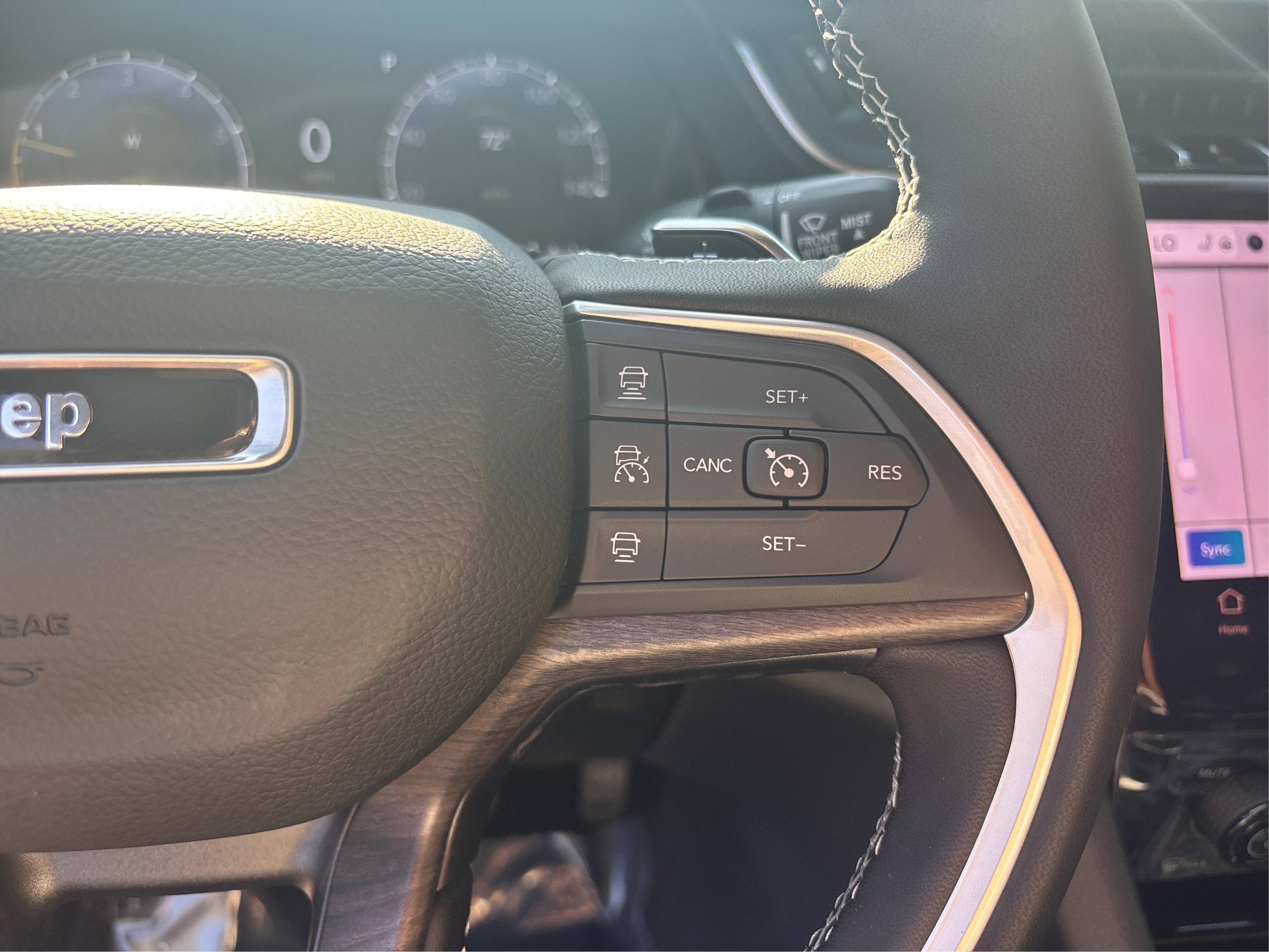 New 2025 Jeep Grand Cherokee Limited w/ Black Appearance Package image 45