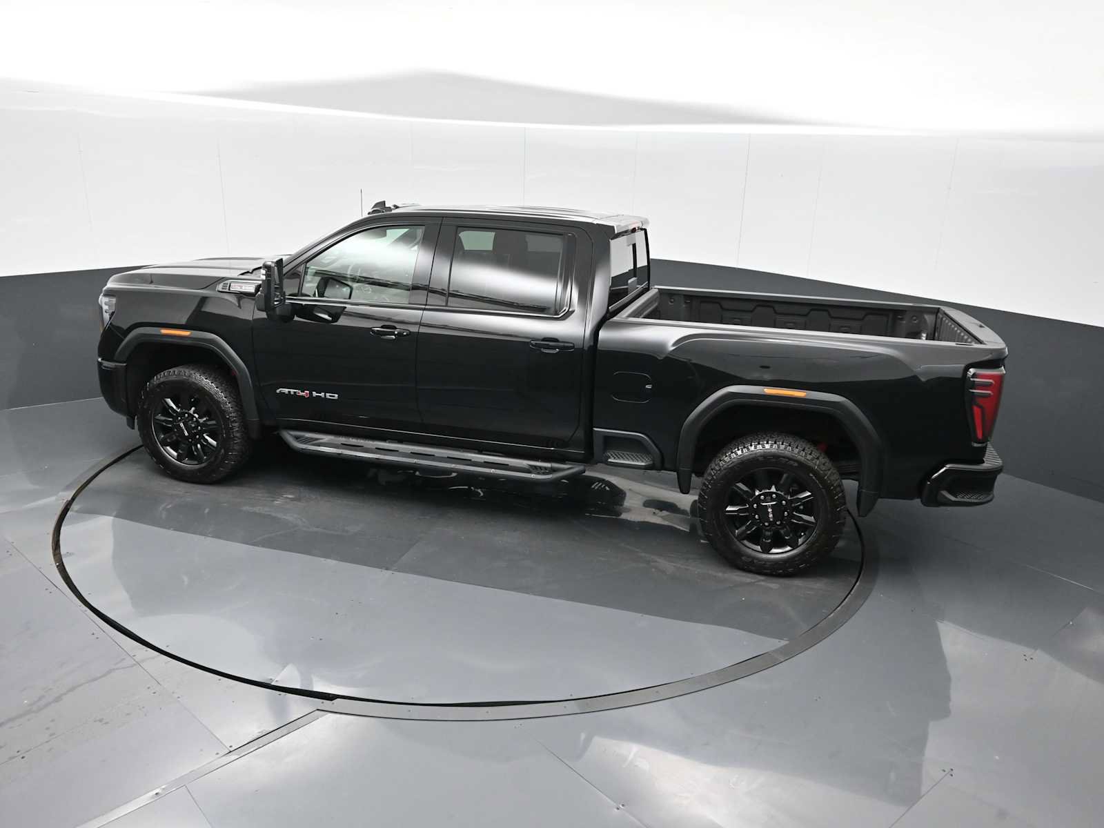 Used 2024 GMC Sierra 2500 AT4 w/ AT4 Preferred Package AWD/4WD image 24