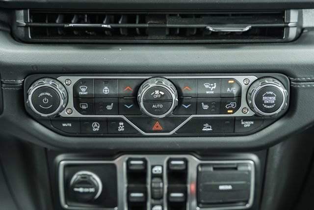 Used 2025 Jeep Wrangler Unlimited Sahara AWD/4WD image 31