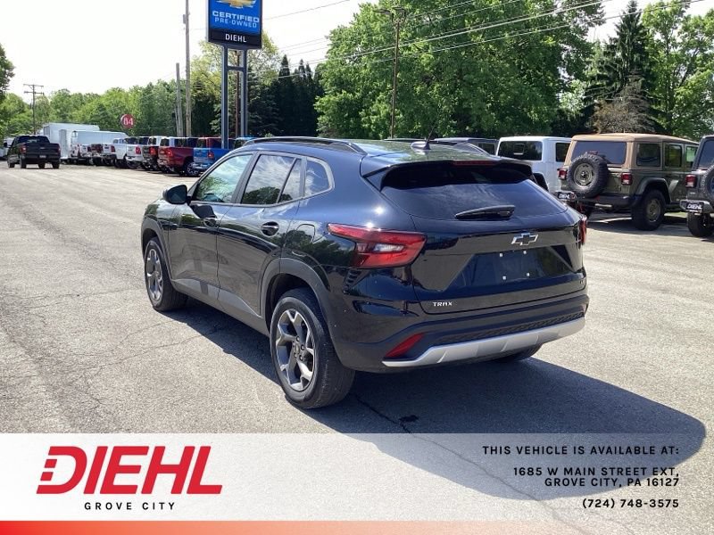 Used 2024 Chevrolet Trax LT w/ Driver Confidence Package FWD image 5