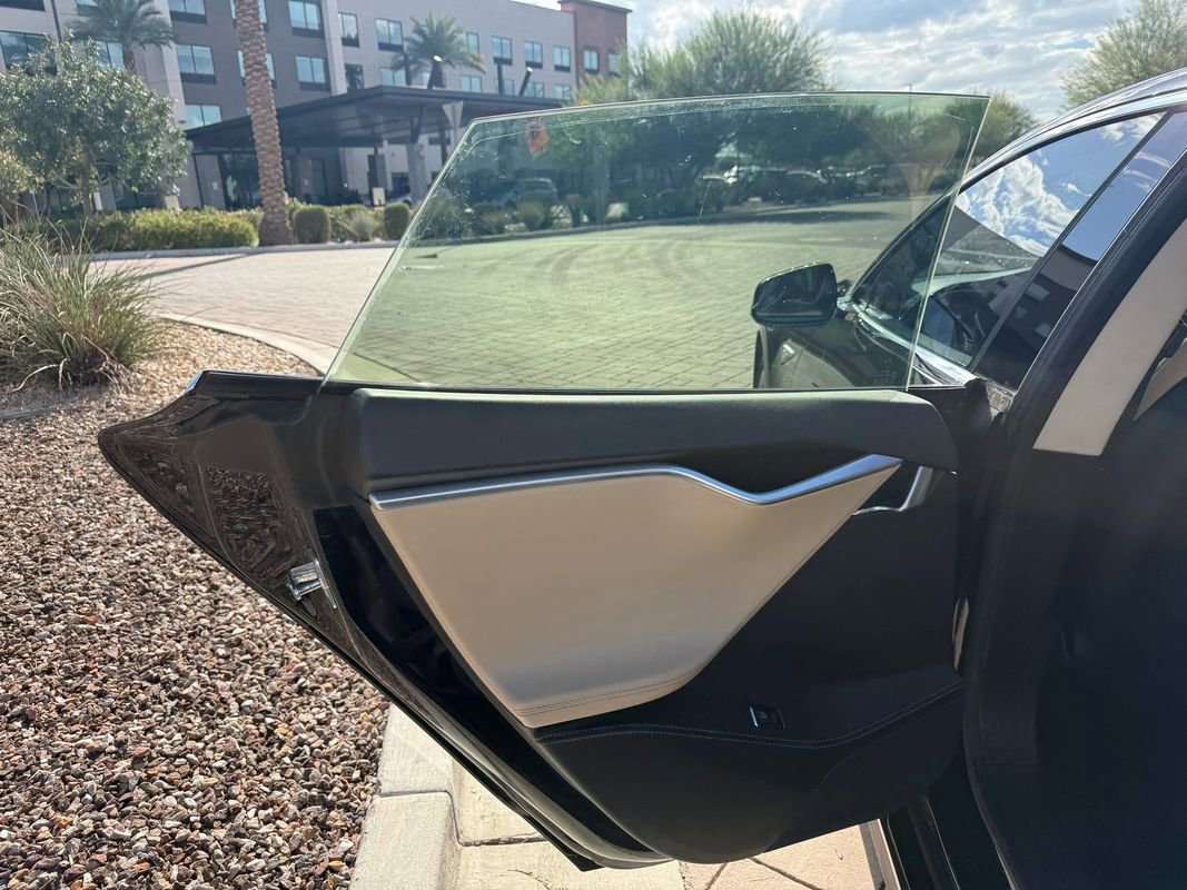 Used 2014 Tesla Model S image 9