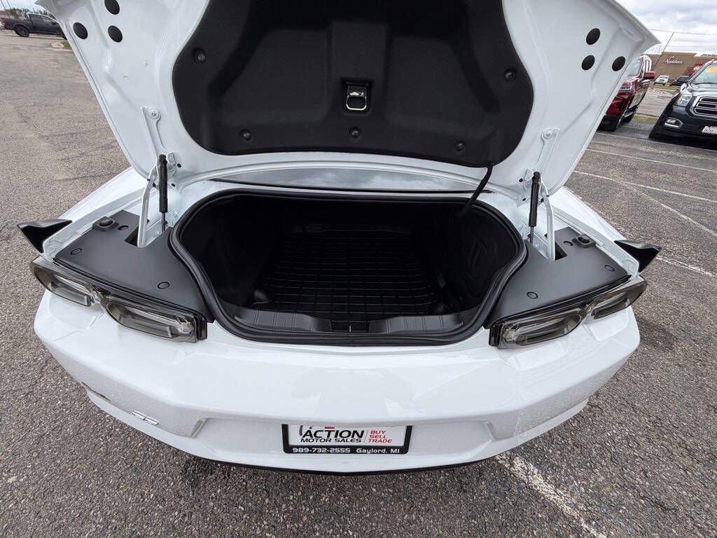 Used 2020 Chevrolet Camaro SS RWD image 11