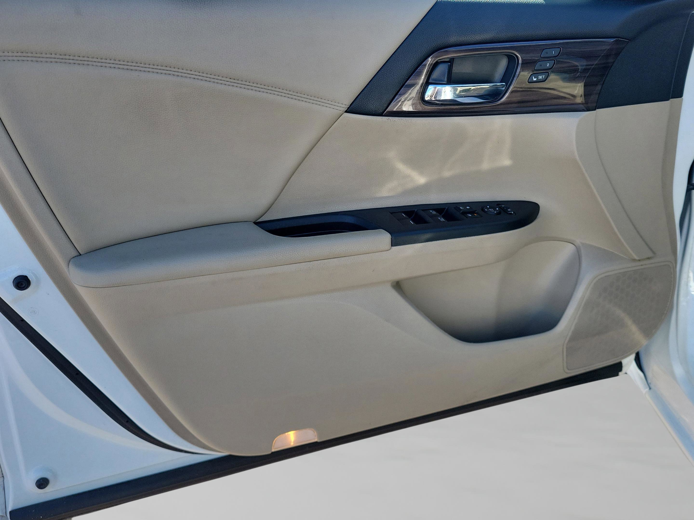 Used 2016 Honda Accord EX-L image 32