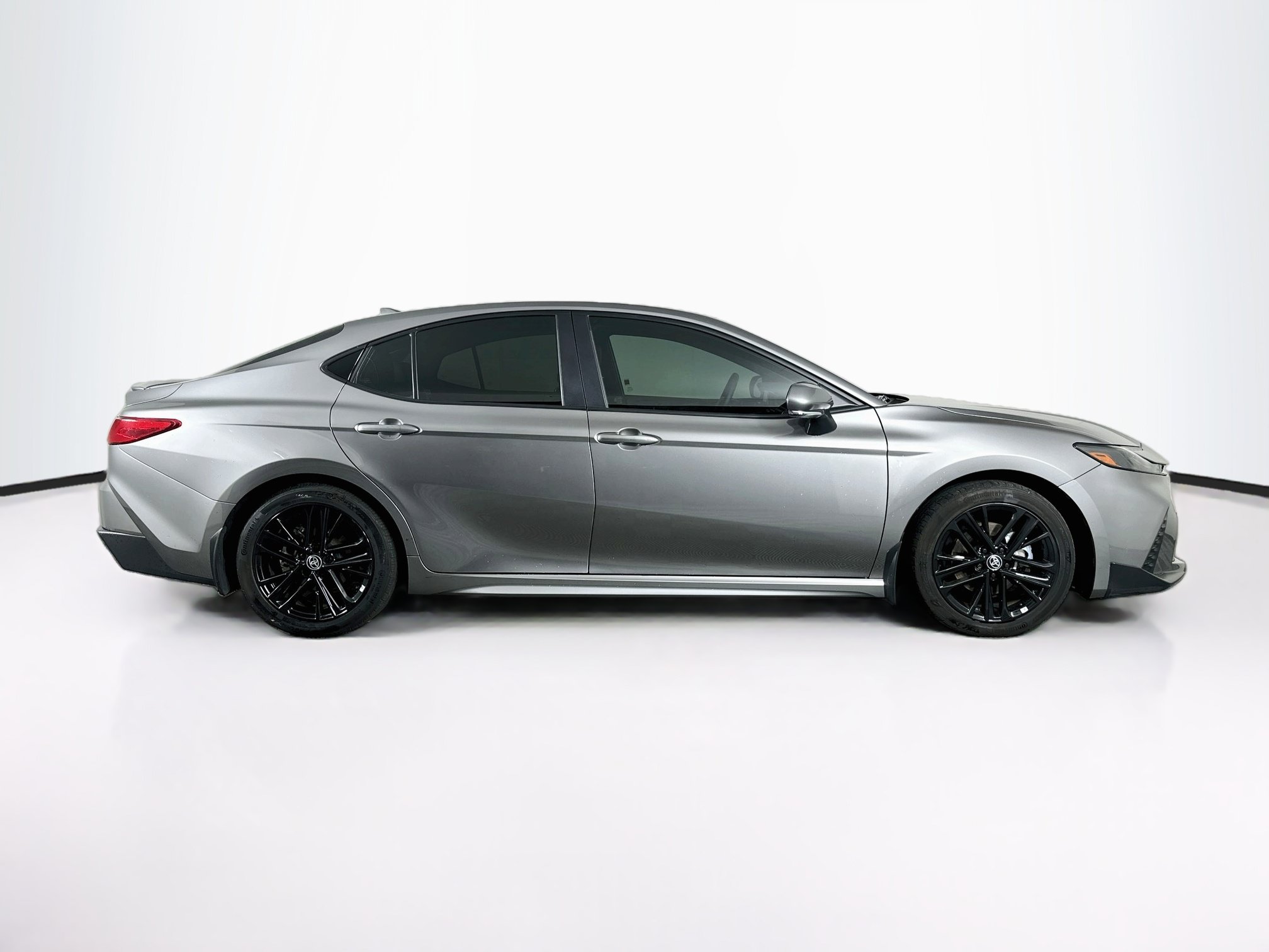 Used 2025 Toyota Camry SE w/ Convenience Package FWD image 10