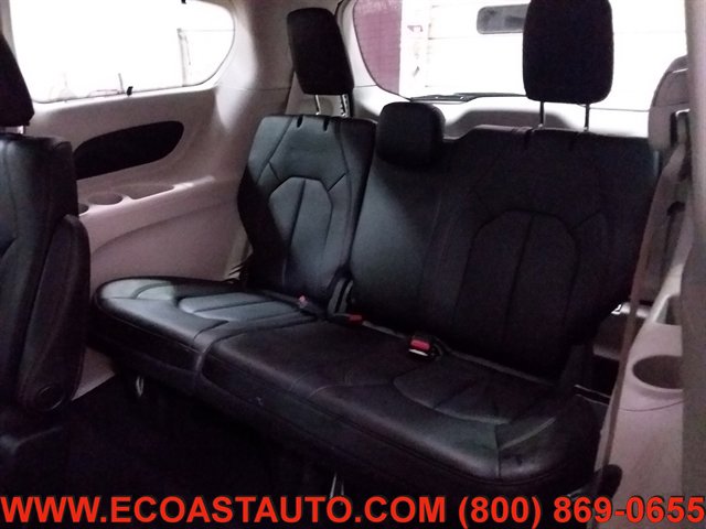 Used 2020 Chrysler Pacifica Touring-L image 13