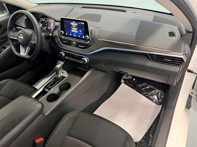 Used 2025 Nissan Altima 2.5 SV FWD image 9