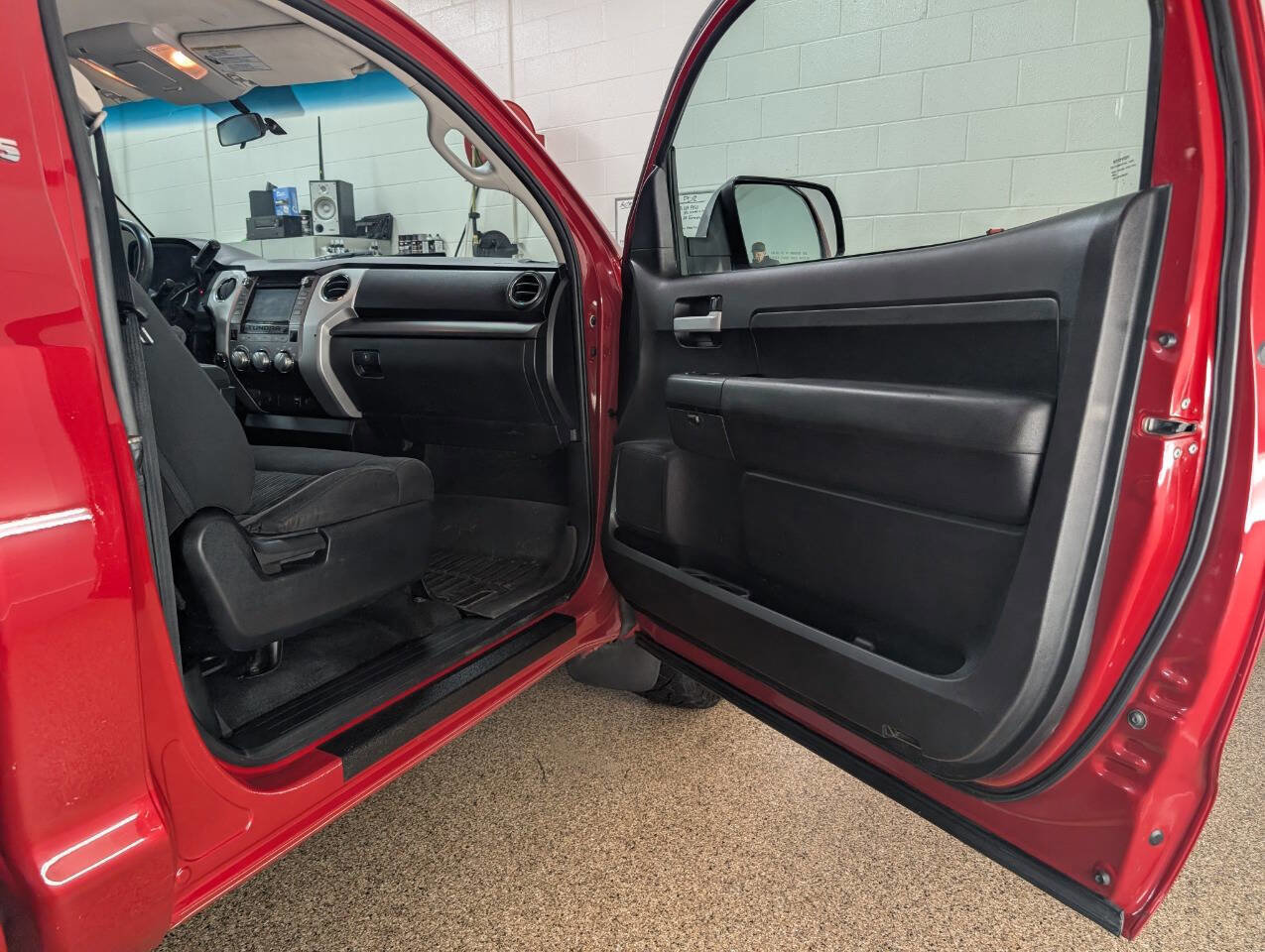 Used 2017 Toyota Tundra SR AWD/4WD image 12