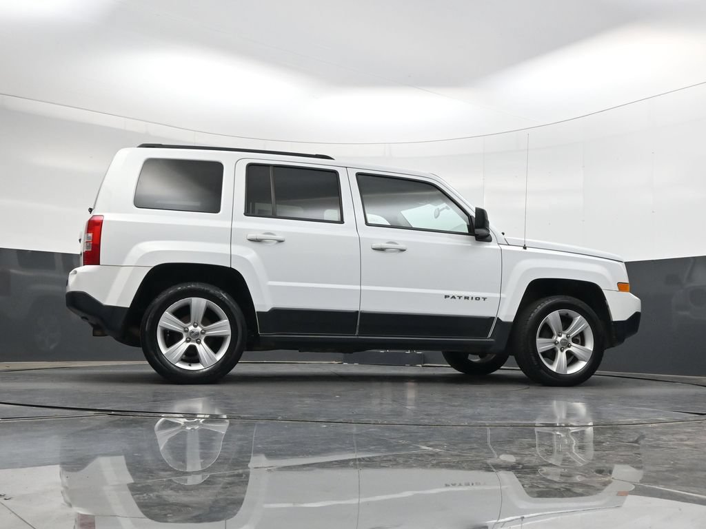 Used 2015 Jeep Patriot Latitude FWD image 37