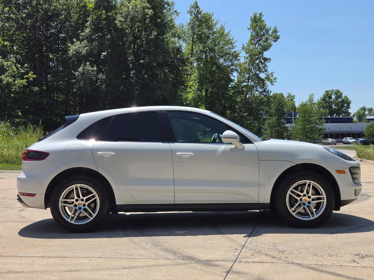 Used 2018 Porsche Macan w/ Premium Package Plus AWD/4WD image 6
