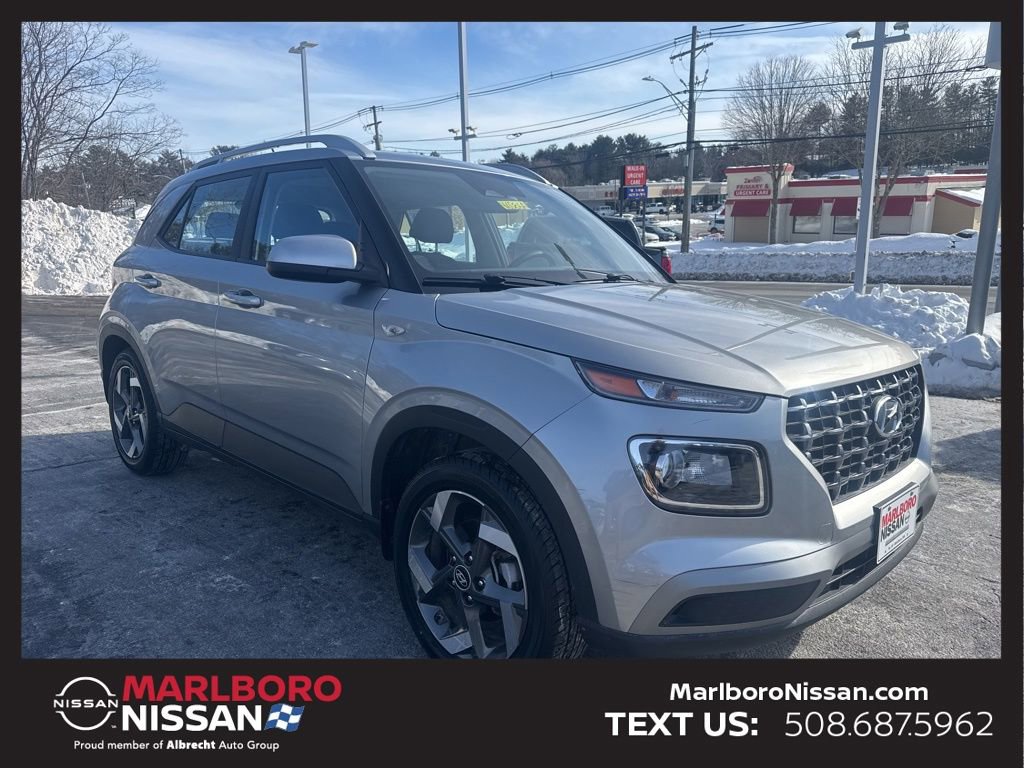 Used 2023 Hyundai Venue SEL w/ Cargo Package
