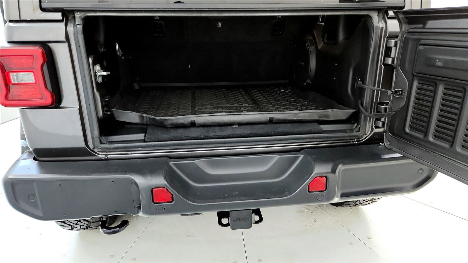 Used 2019 Jeep Wrangler Unlimited Sahara w/ Dual Top Group image 18