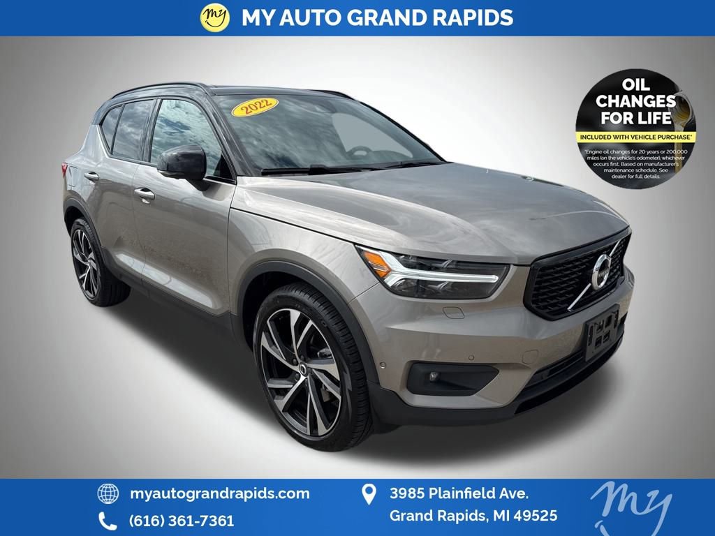 Used 2022 Volvo XC40 T5 R-Design w/ Advanced Package
