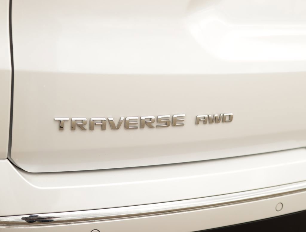 Used 2023 Chevrolet Traverse High Country w/ LPO, Floor Liner Package AWD/4WD image 40