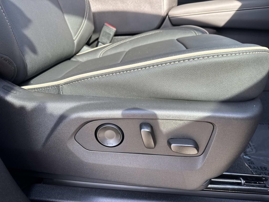 New 2026 Chevrolet Suburban Premier image 13