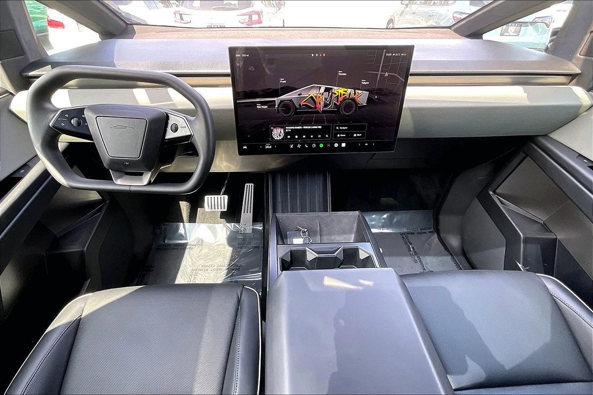 Used 2025 Tesla Cybertruck AWD Crew Cab image 17
