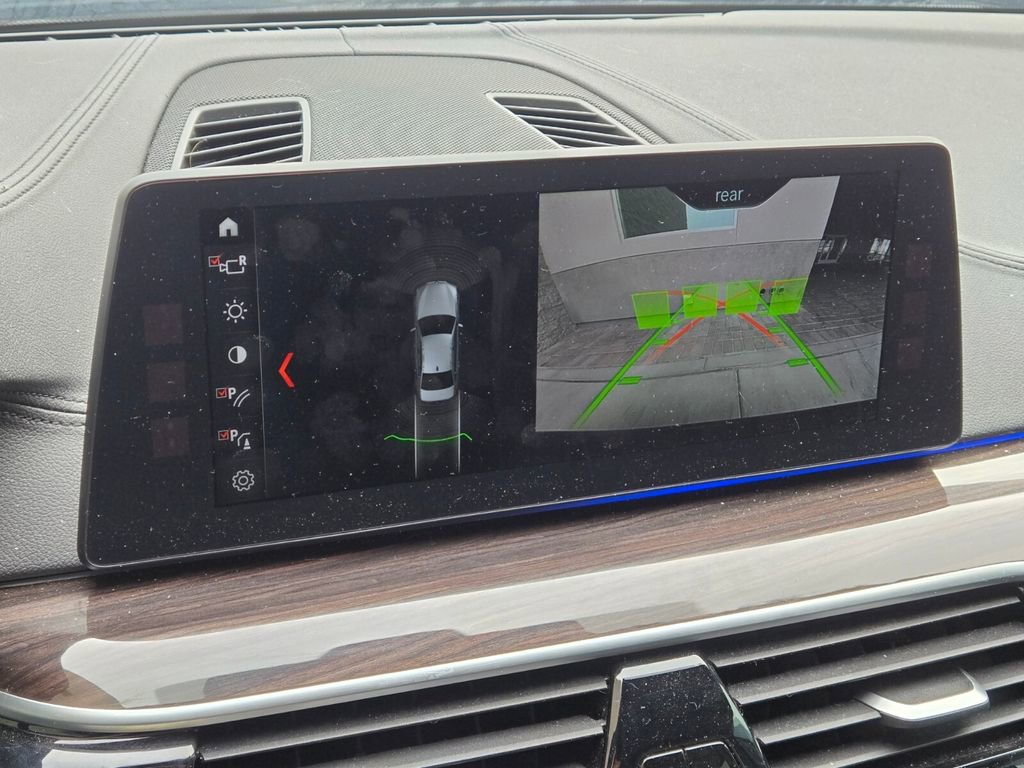 Used 2018 BMW M550i xDrive image 10