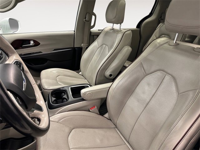 Used 2020 Chrysler Pacifica Limited image 9