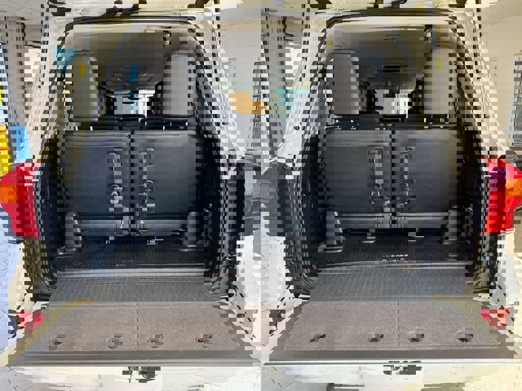 Used 2015 Toyota Land Cruiser image 38