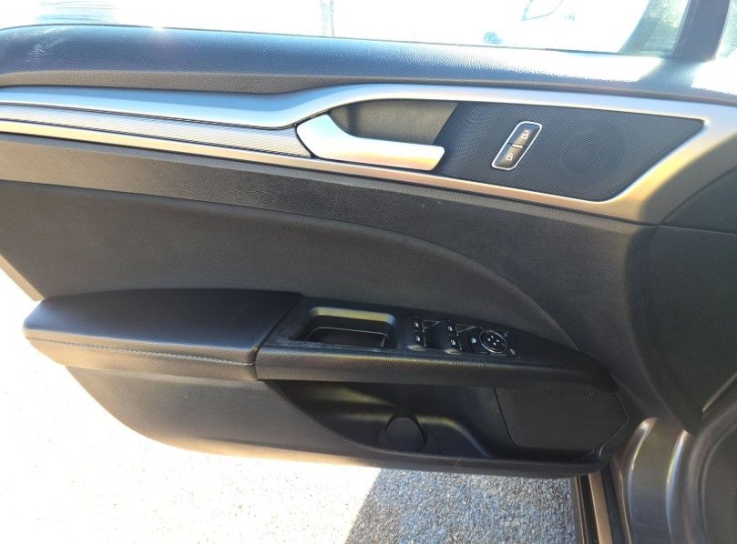 Used 2018 Ford Fusion SE image 26