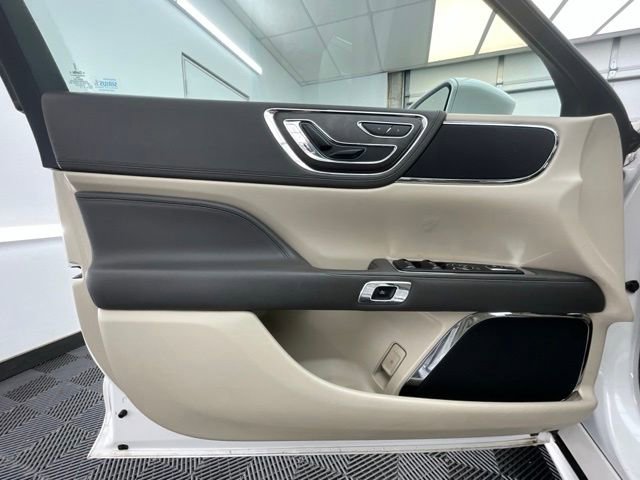 Used 2017 Lincoln Continental Select AWD/4WD image 10
