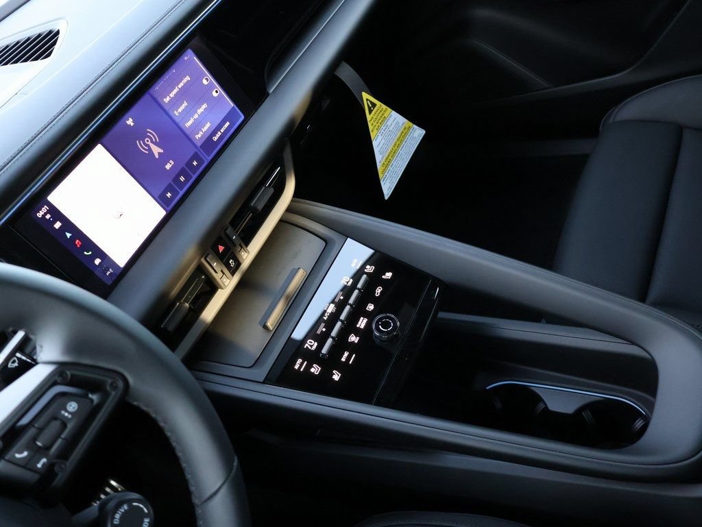 Certified 2025 Porsche Macan 4S Electric AWD/4WD image 23