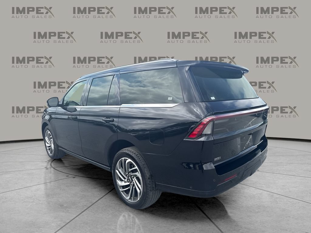 Used 2025 Lincoln Navigator Reserve AWD/4WD image 2