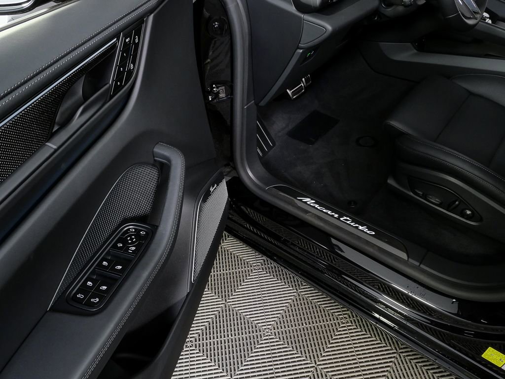 New 2026 Porsche Macan Turbo Electric image 8