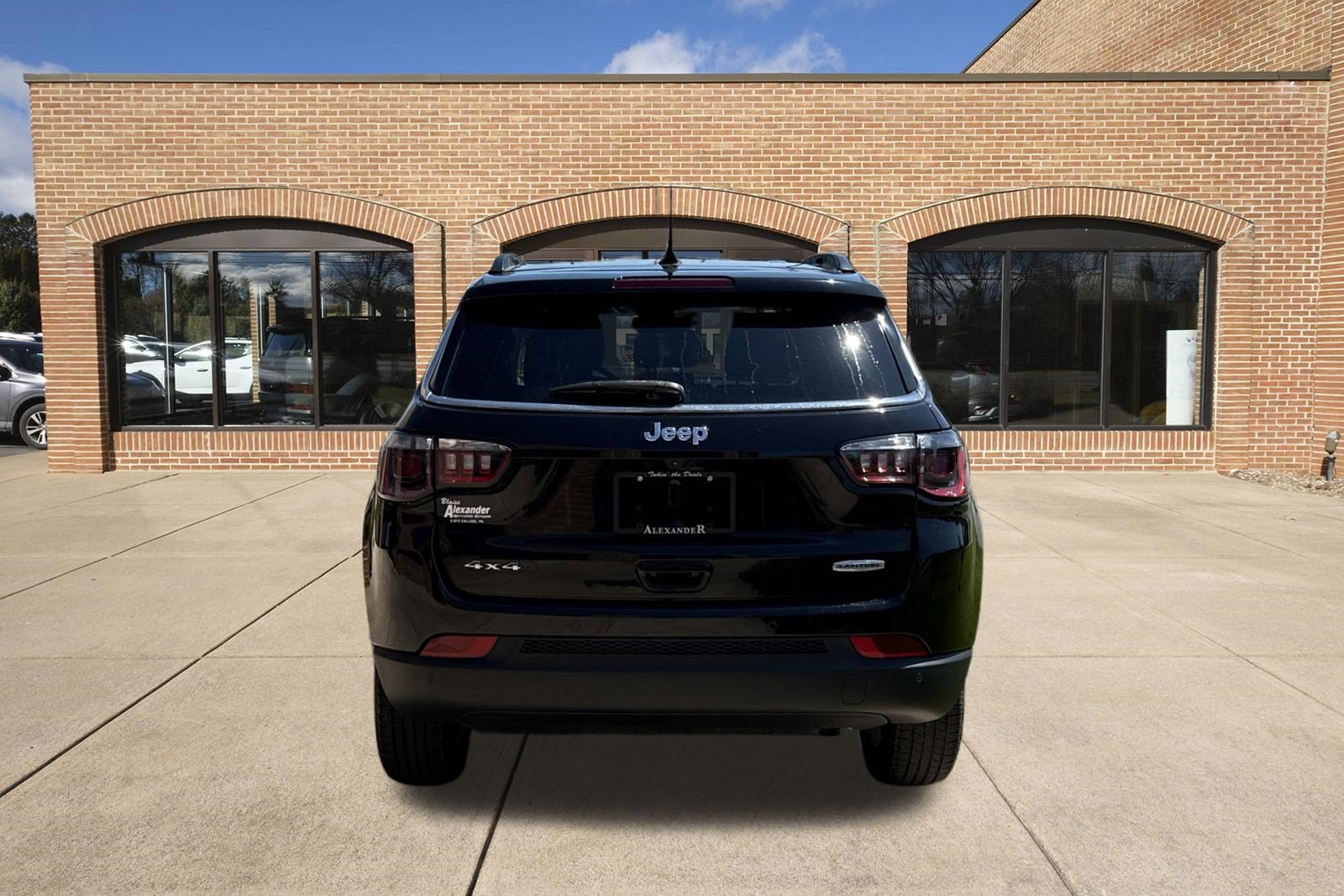Used 2022 Jeep Compass Latitude w/ Convenience Group AWD/4WD image 8
