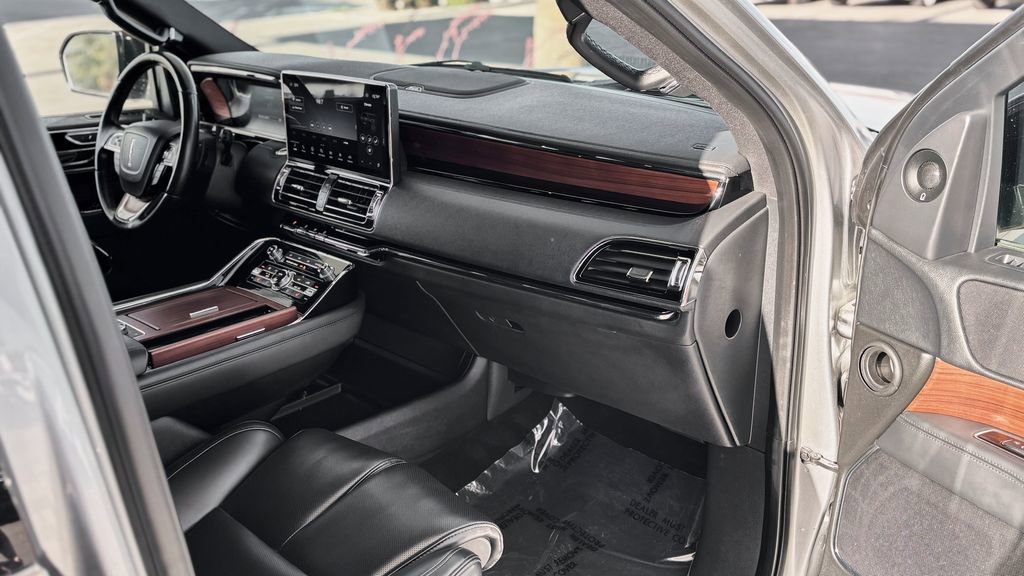 Used 2024 Lincoln Navigator L 4WD image 17