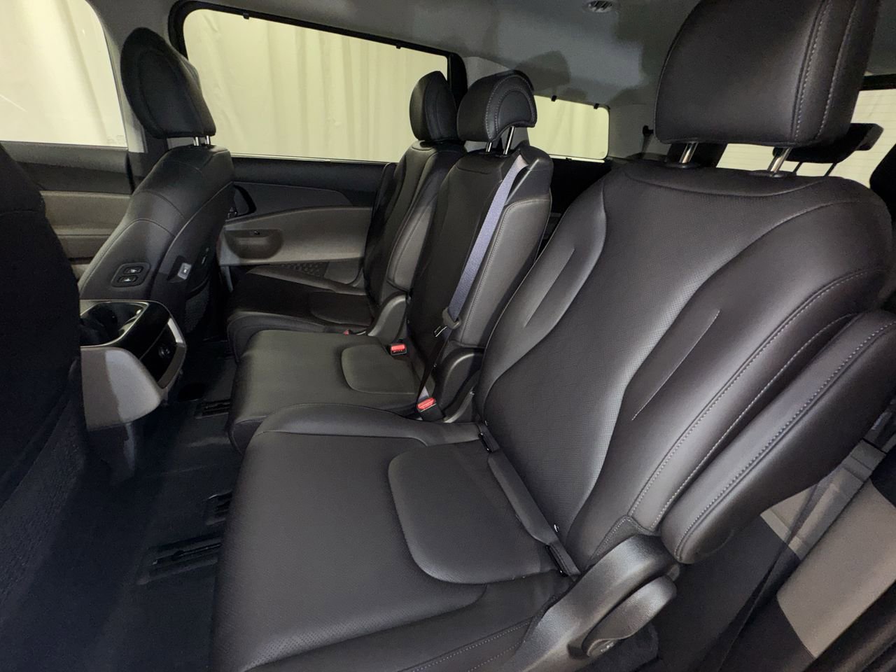 New 2026 Kia Carnival EX image 27