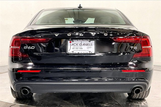 Used 2019 Volvo S60 T5 Momentum w/ Premium Package image 4