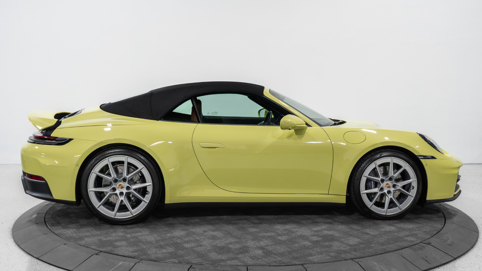 Used 2025 Porsche 911 Carrera image 22