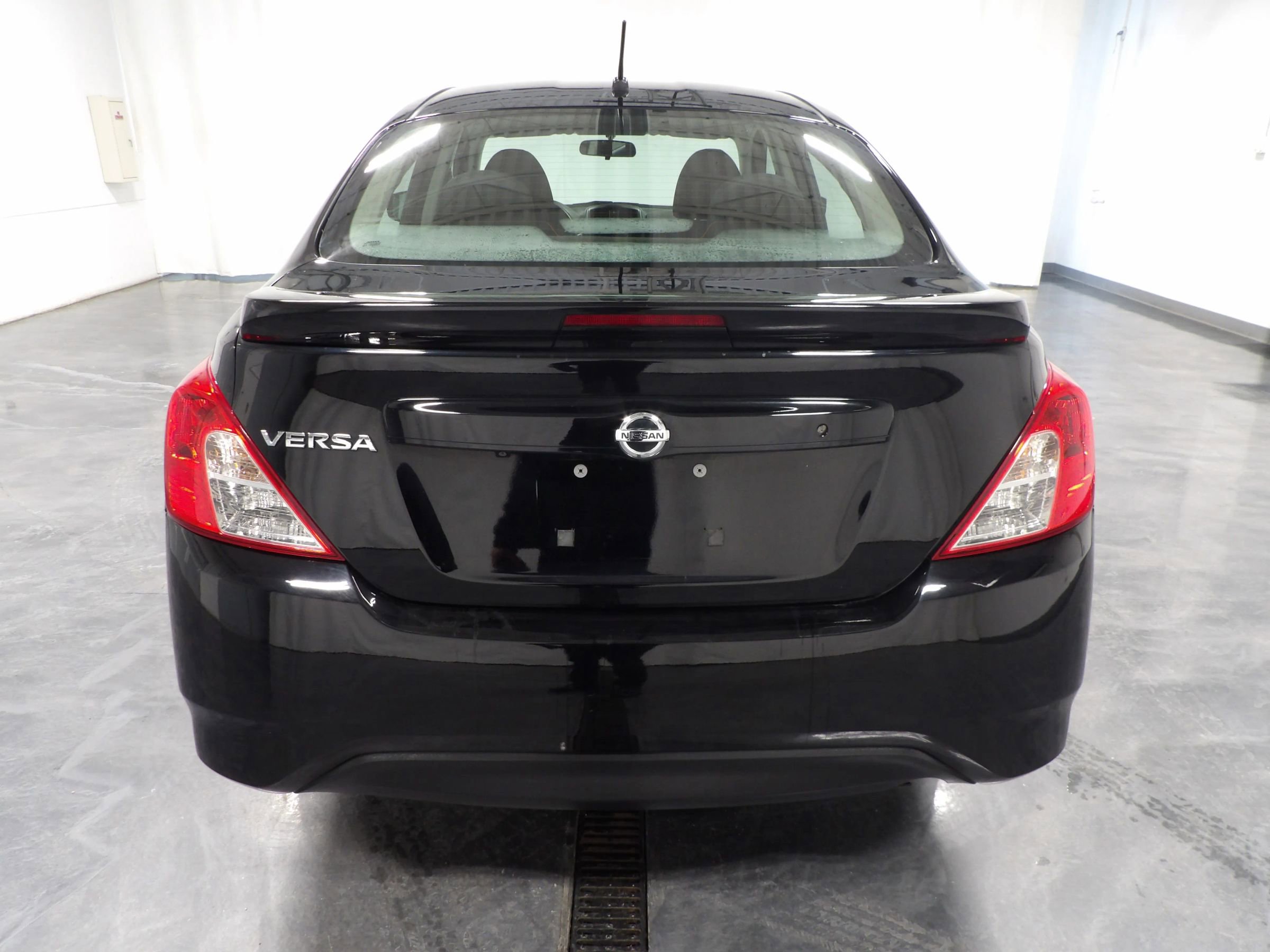 Used 2019 Nissan Versa S Plus image 6