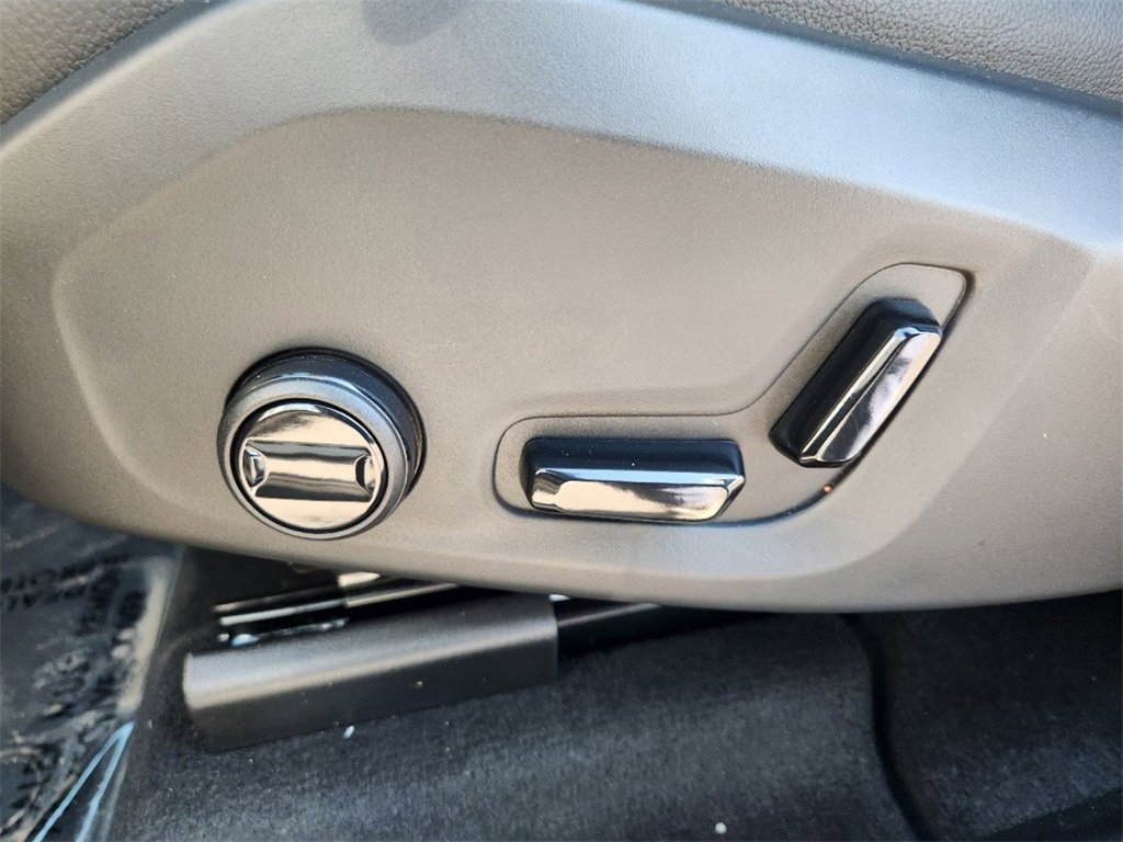 New 2025 Volvo XC60 B5 Core w/ Protection Package Premier image 14