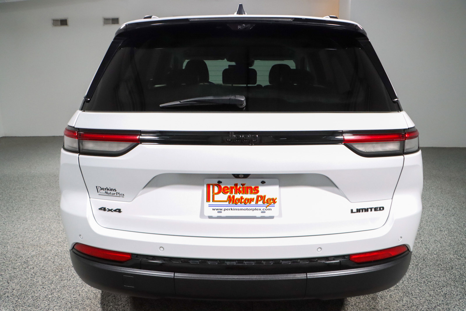 Used 2023 Jeep Grand Cherokee Limited w/ Luxury Tech Group II image 8