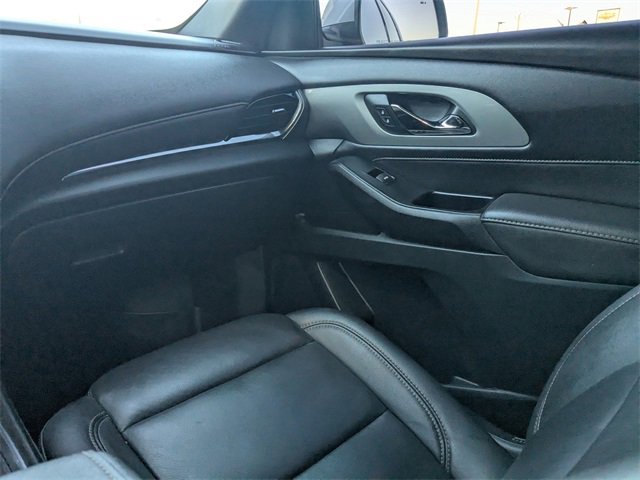 Used 2023 Chevrolet Traverse LT image 16