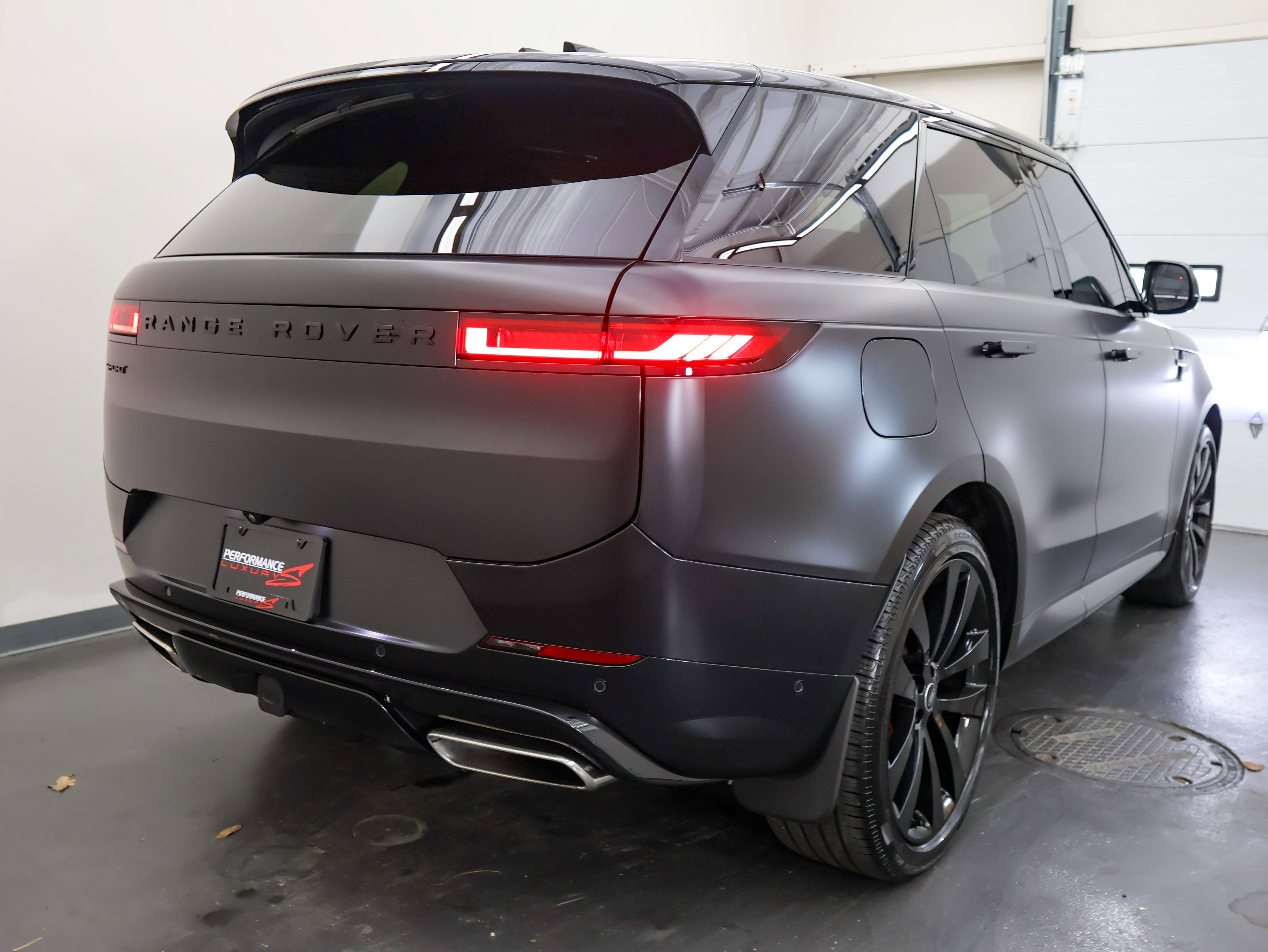Used 2025 Land Rover Range Rover Sport Dynamic SE image 3